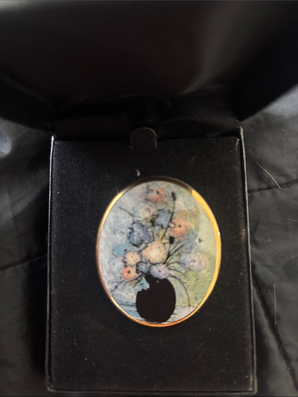 Pat Buckley Moss “Pat’s Flowers” pin/pendant